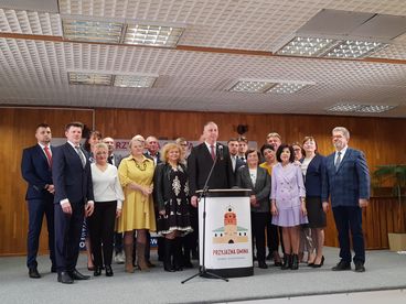 Konferencja prasowa Przyjaznej Gminy – prezentacja kandydata na burmistrza Wielunia Piotra Radowskiego i kandydatów do Rady Miasta
